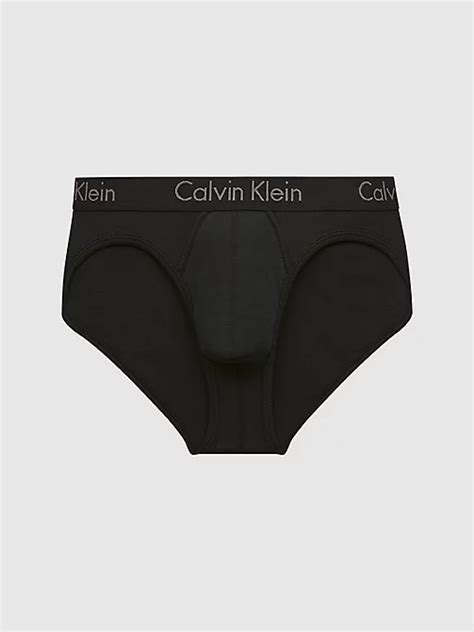 calvin klein underwear website.